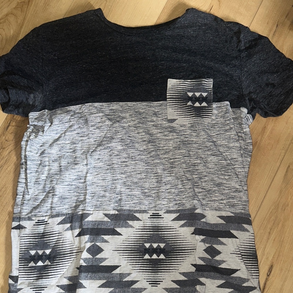American Eagle Outfitters Black and Gray Patterned Tee